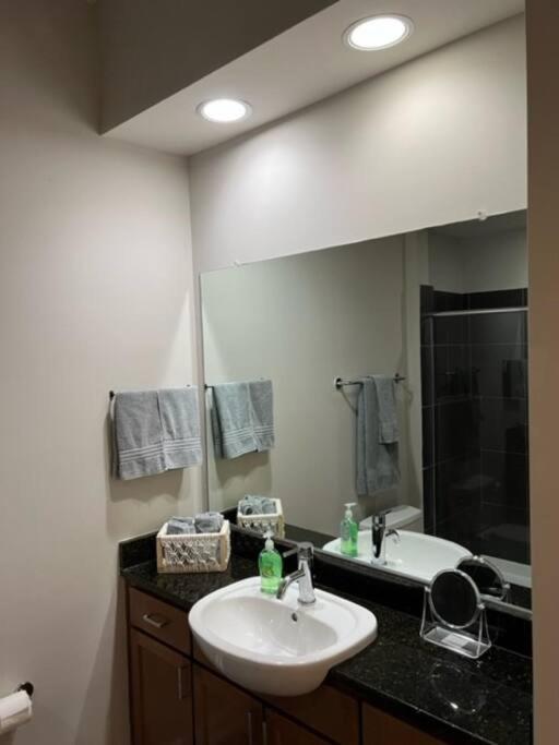 Ferienwohnung Townhouse In Uptown King Bed-Wi-Fi-Free Parking-Pool Charlotte Exterior foto