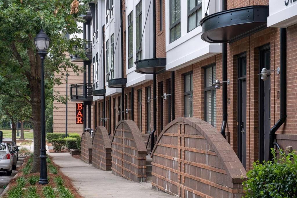 Ferienwohnung Townhouse In Uptown King Bed-Wi-Fi-Free Parking-Pool Charlotte Exterior foto